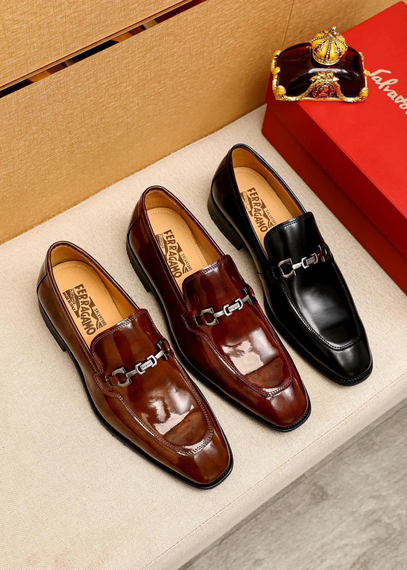 Men's shoes 💰460 💐 Product trademark: Ferragamo "Ferragamo" casual leather shoes Regular size: 38-44 (custom-made for 45🉑️) Product materials: Selected imported first-layer open-edge beaded cowhide upper + original hardware buckle, imported water-dyed cowhide leather lining. Strong three-dimensional visual effect, combined outsole Color: 3⃣️colors available